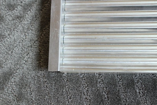 The difference between aluminum corrugated board and aluminum veneer