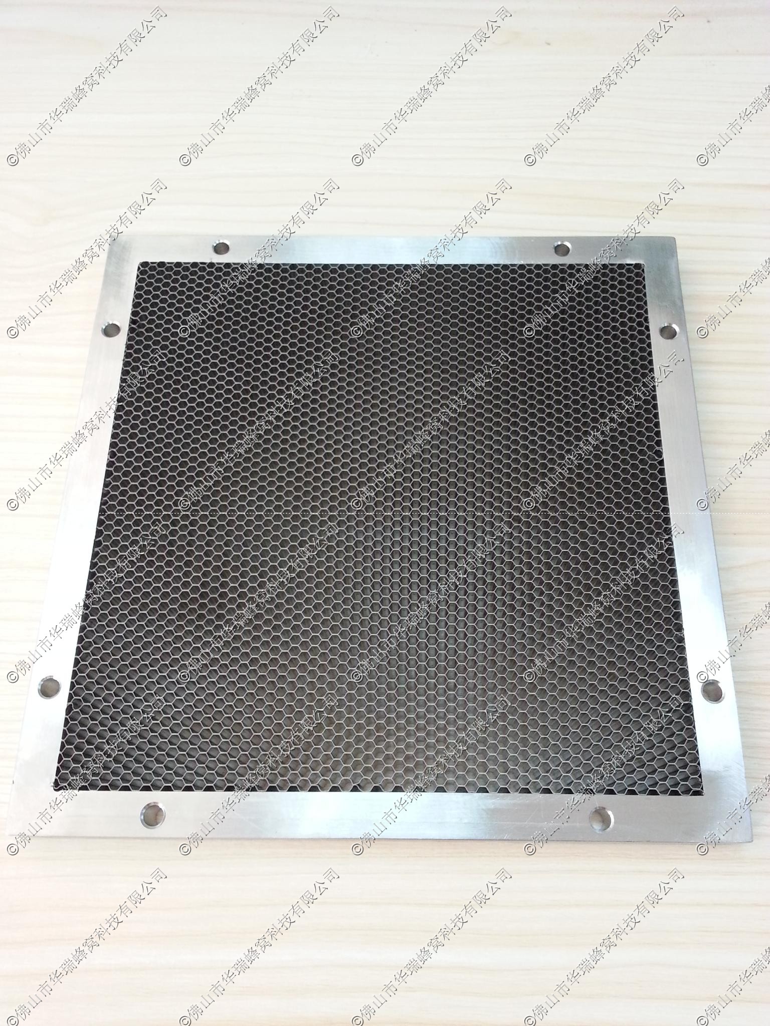 Main features of stainless steel honeycomb panel