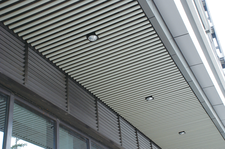 What are the requirements for the raw materials of aluminum honeycomb panels