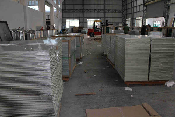 What are the characteristics of honeycomb aluminum plate that can play a role?