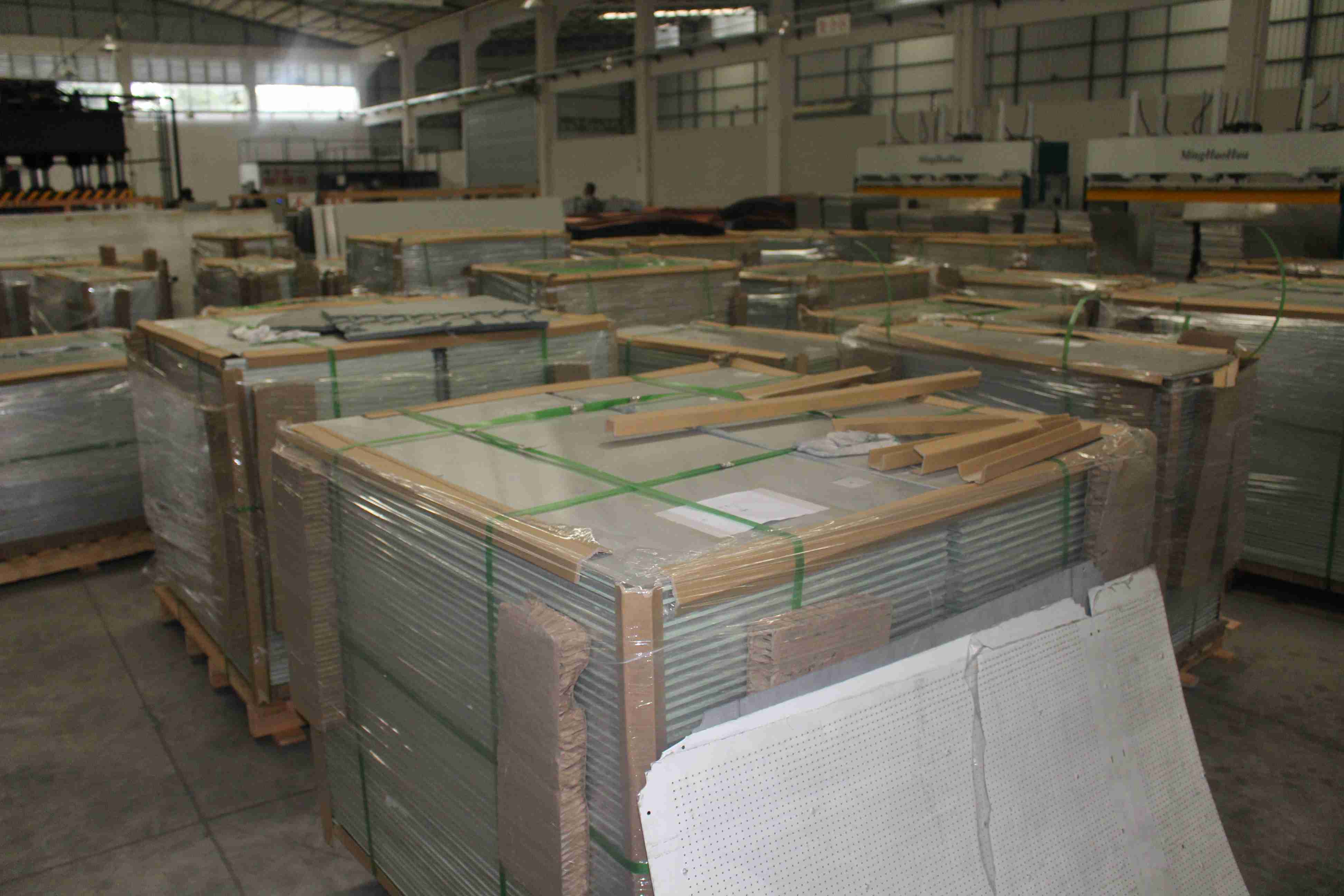 What are the differences between stone aluminum honeycomb panels and stone aluminum honeycomb panels