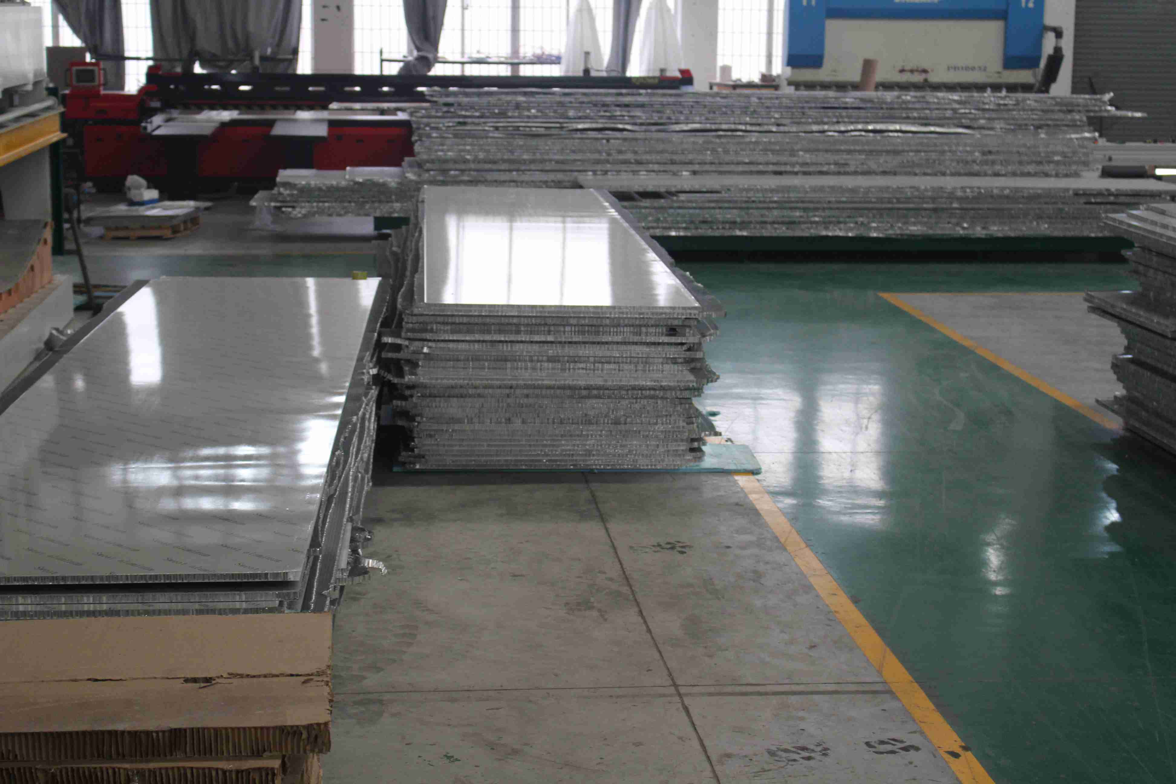 Production cycle of aluminum honeycomb panel