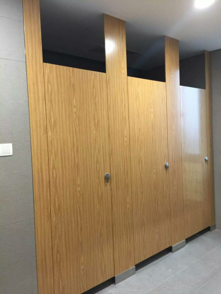 Aluminum honeycomb panel toilet partition