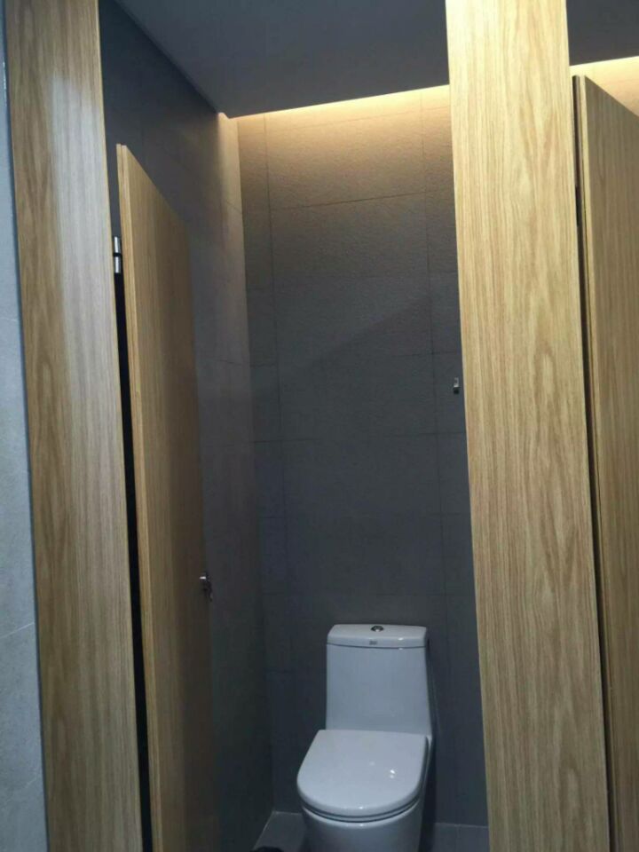 Aluminum honeycomb panel toilet partition