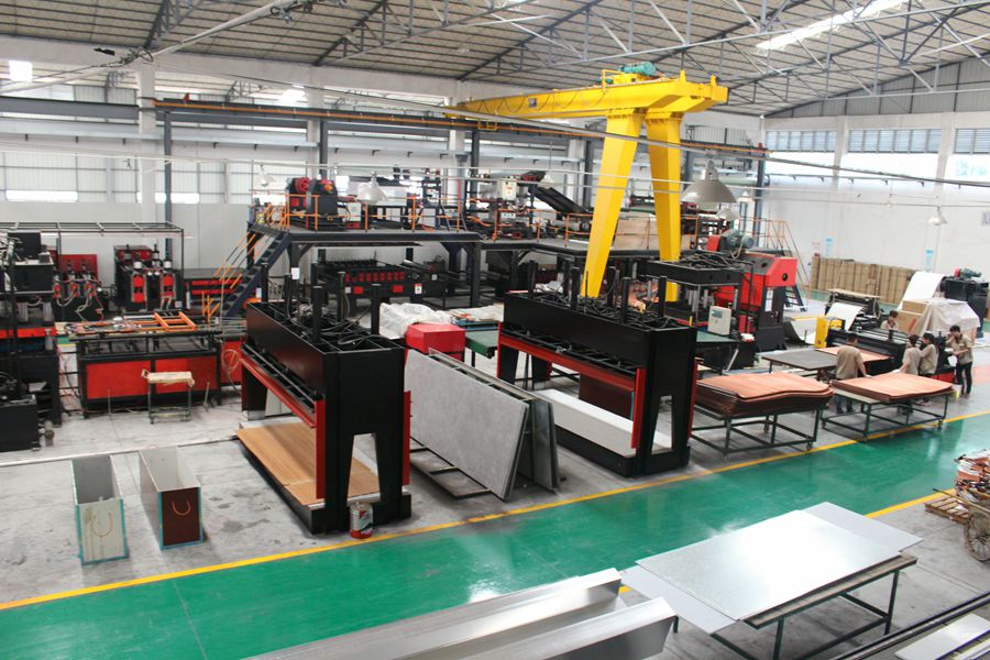 Aluminum honeycomb panel automatic line workshop_copy. jpg